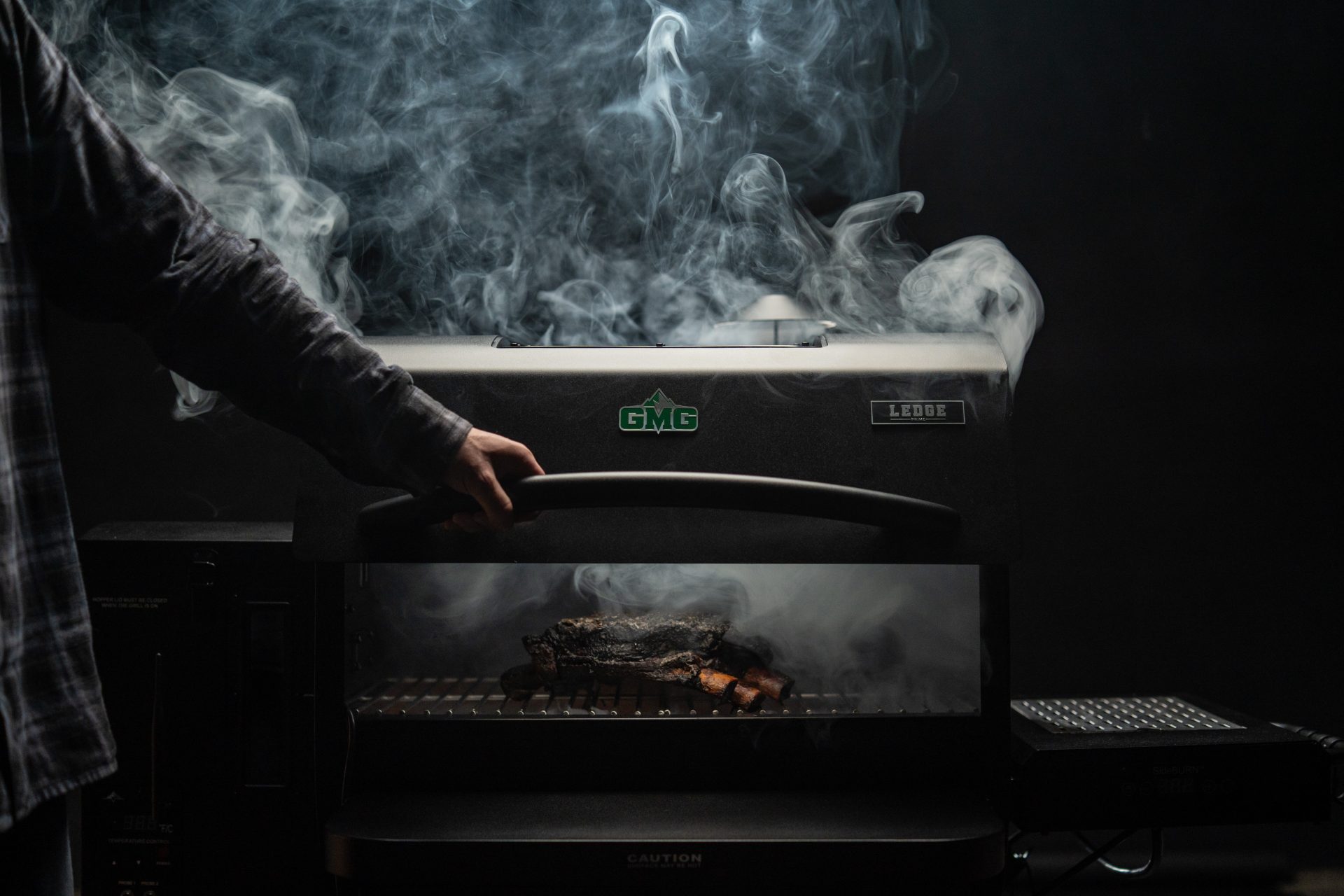 LEDGE PRIME2.0 bbq green mountain grill wood pellet moose jaw prairie janitorial 6